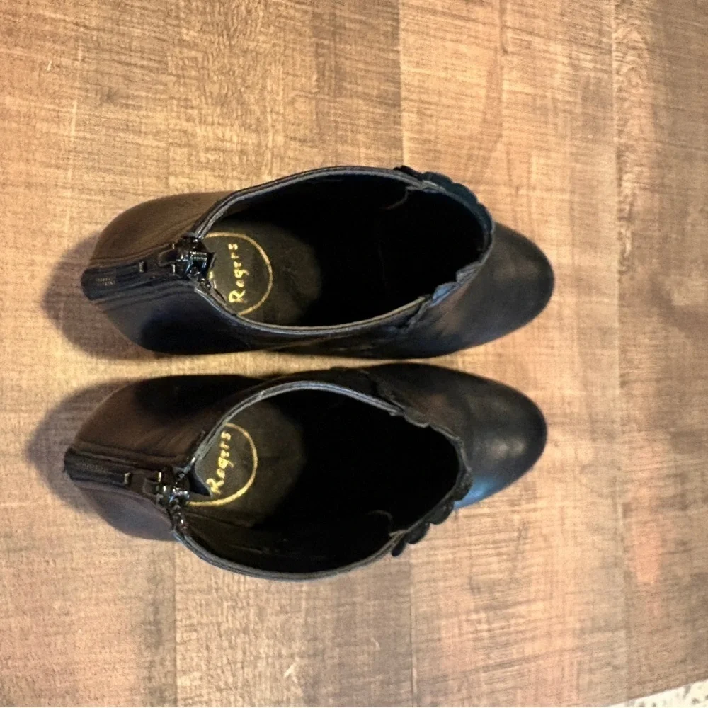 Jack Rogers Black Like New Wedged Bootie Size 7